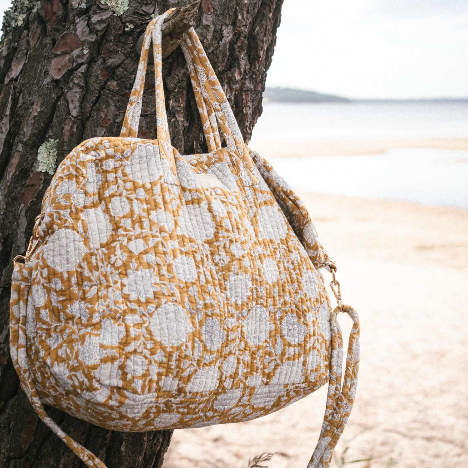 Sac cabas en tissu fleuri - accessoire éthique et fabrication artisanale