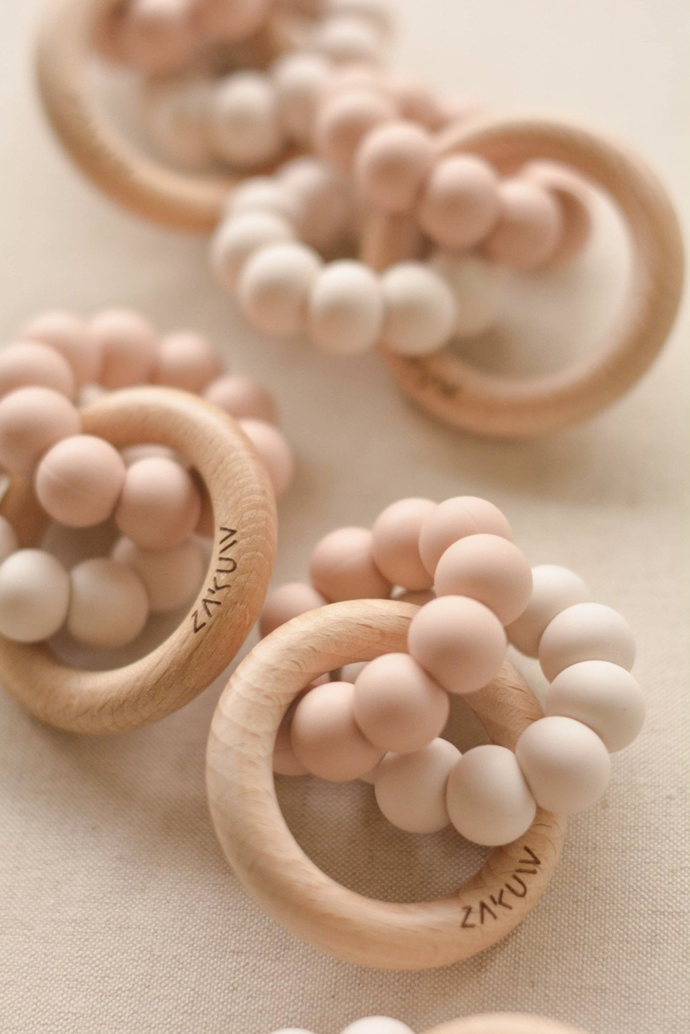 ANNEAU DE DENTITION EN BOIS ET SILICONE FLORAISON - Zakuw - Lili Margaret
