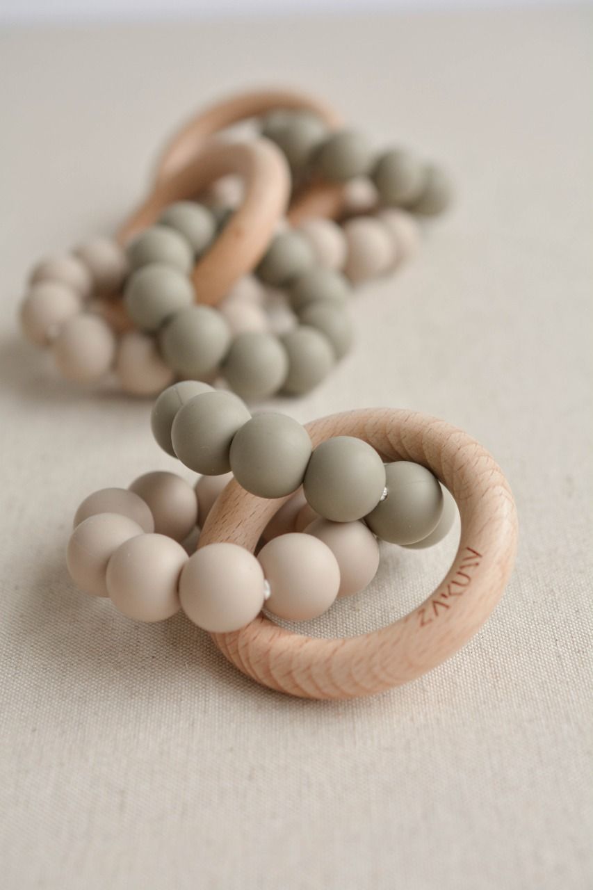 ANNEAU DE DENTITION EN BOIS ET SILICONE "SEDNA" AMANDE - Zakuw - Lili Margaret
