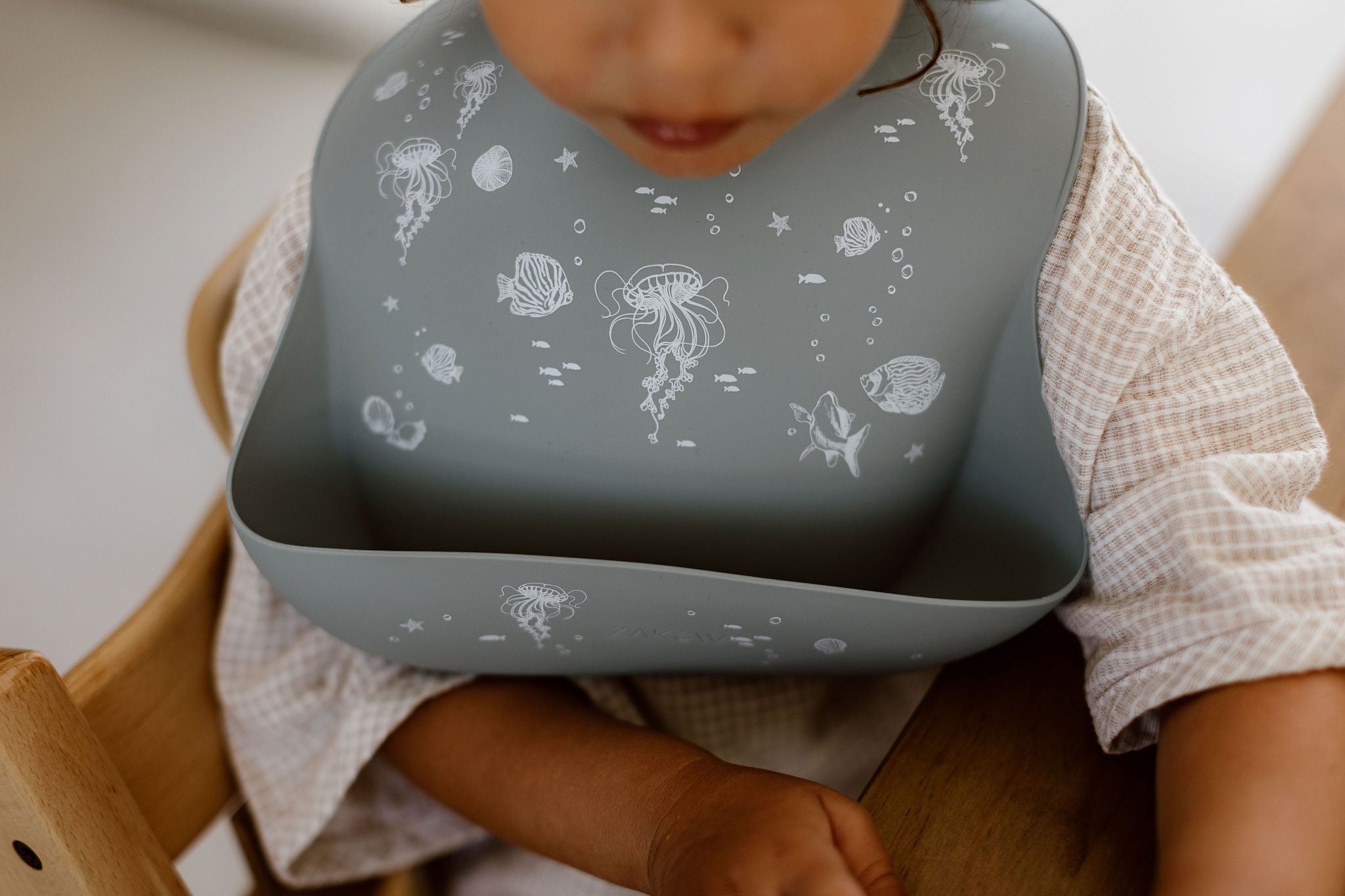 Bavoir récupérateur en silicone océan bleu - zakuw - Lili Margaret