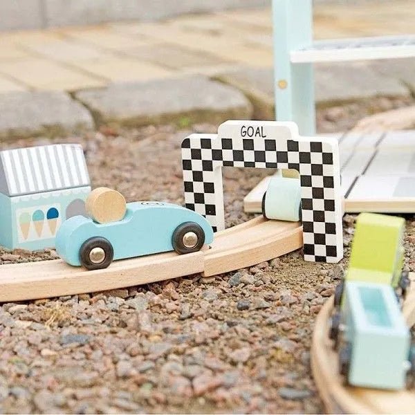 CIRCUIT ET VOITURES DE COURSES EN BOIS - Jabadabado - Lili Margaret