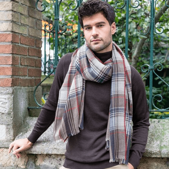 ÉCHARPE HOMME À CARREAUX MARRON ET BLEU EN LAINE MÉRINOS OTZARRETA - AV08 Paris - Lili Margaret
