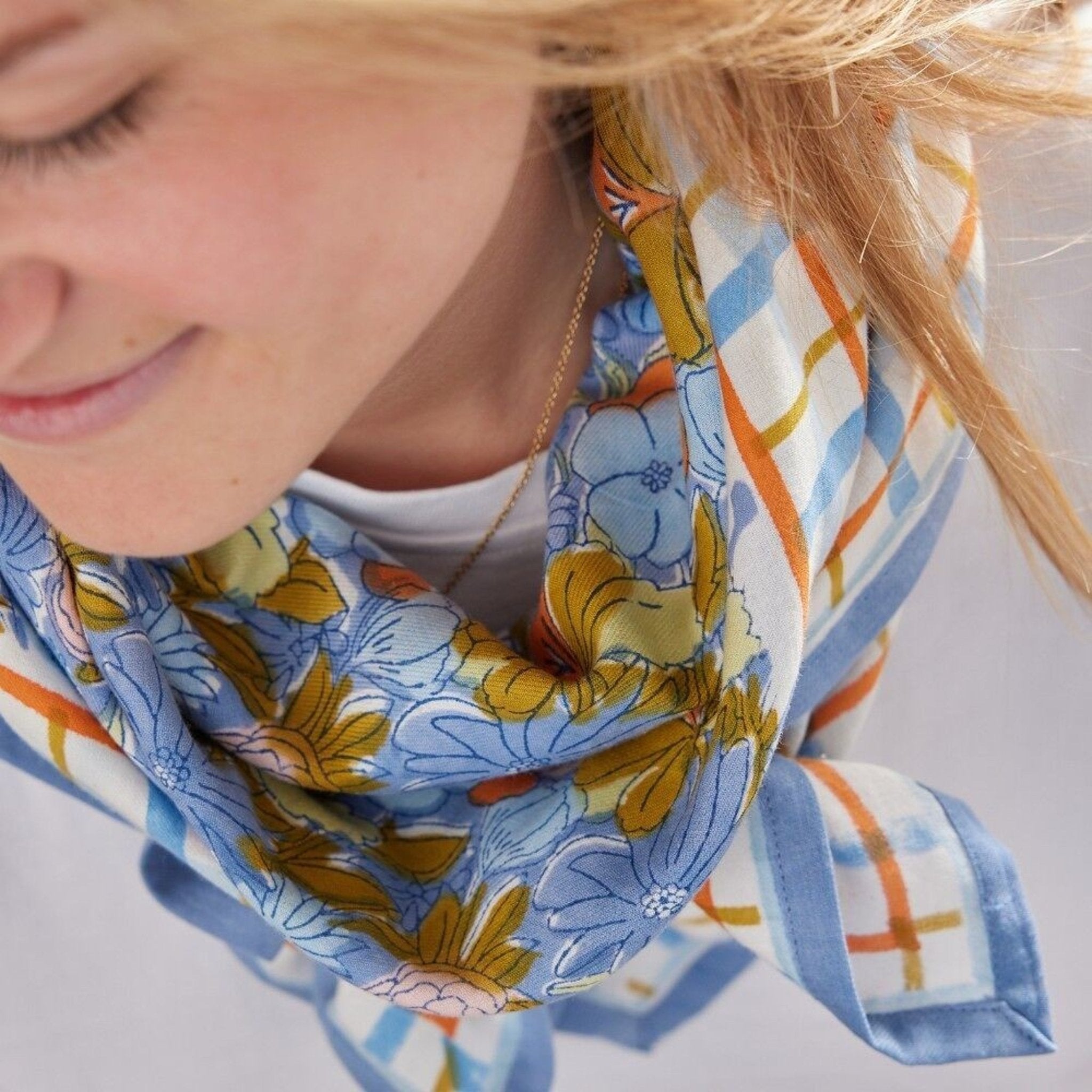 FOULARD FEMME IMPRIMÉ INDIEN MAGIC GARDEN PERVENCHE - Bonheur du Jour - Lili Margaret