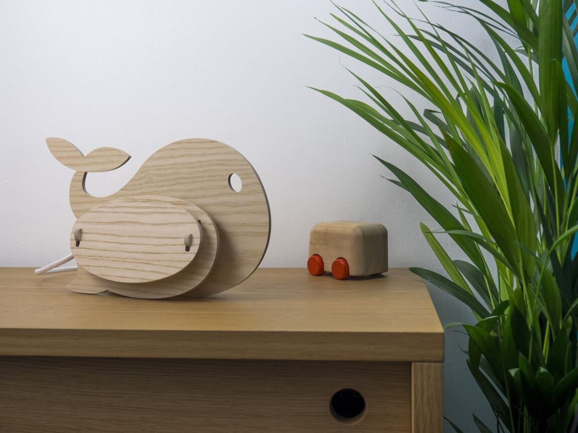 LAMPE ENFANT EN BOIS BALEINE - Gone&