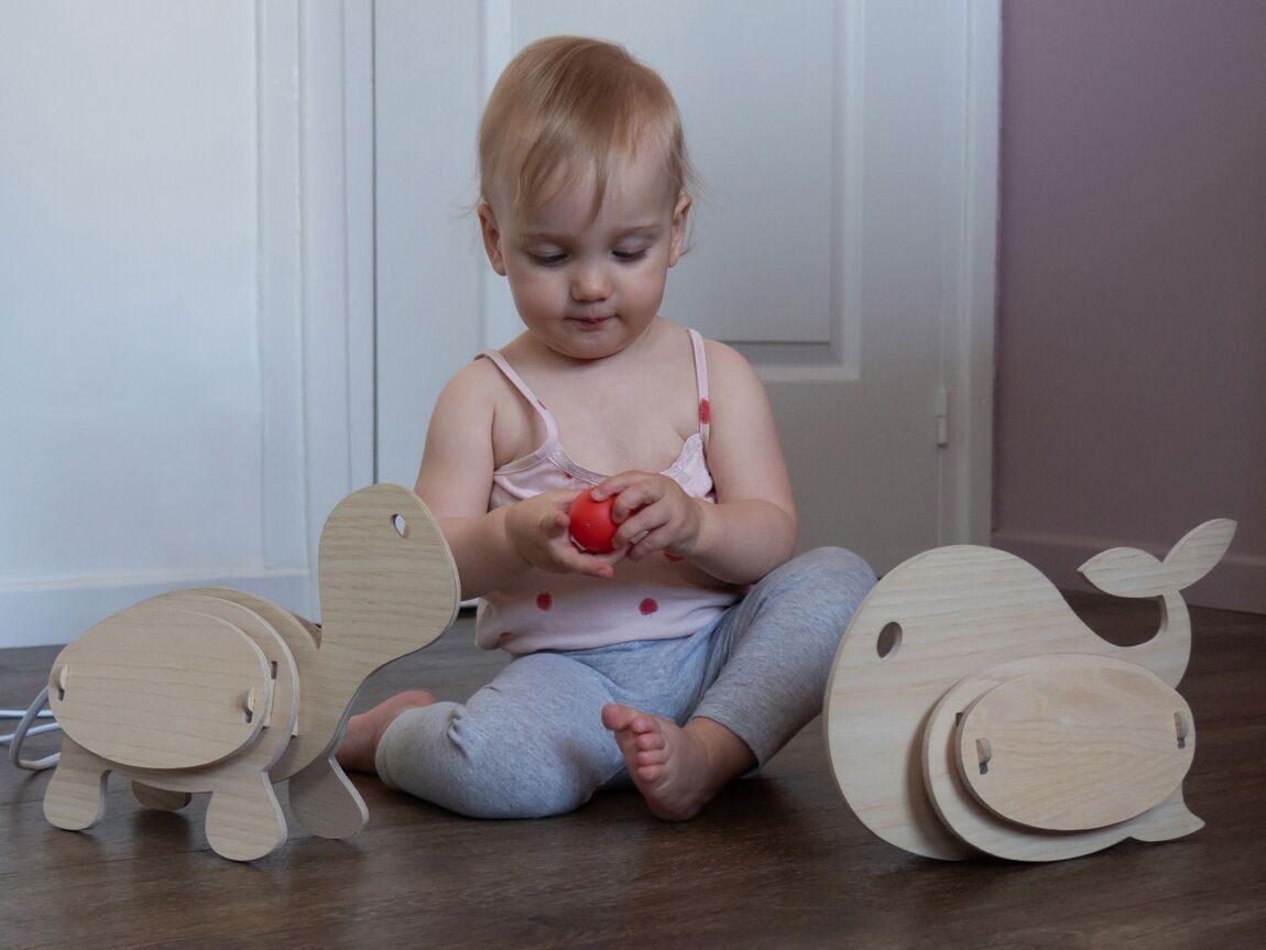 LAMPE ENFANT EN BOIS BALEINE - Gone&