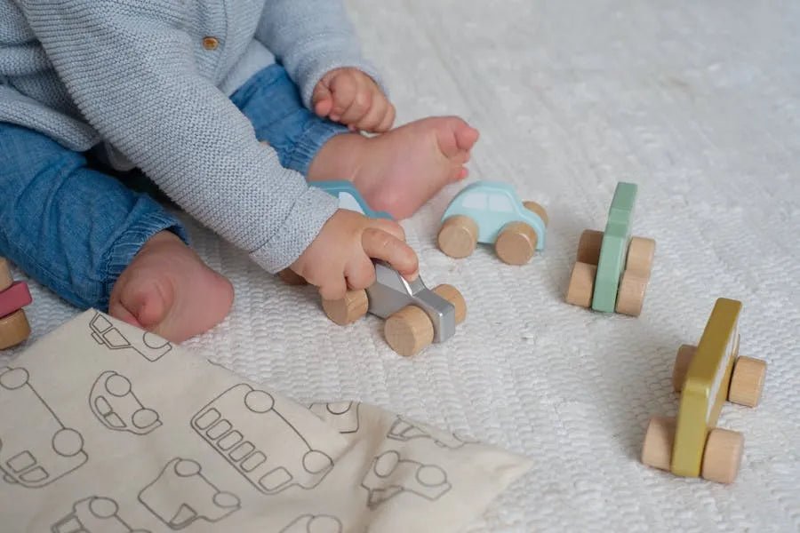 MES PREMIÈRES VOITURES EN BOIS - Jabadabado - Lili Margaret