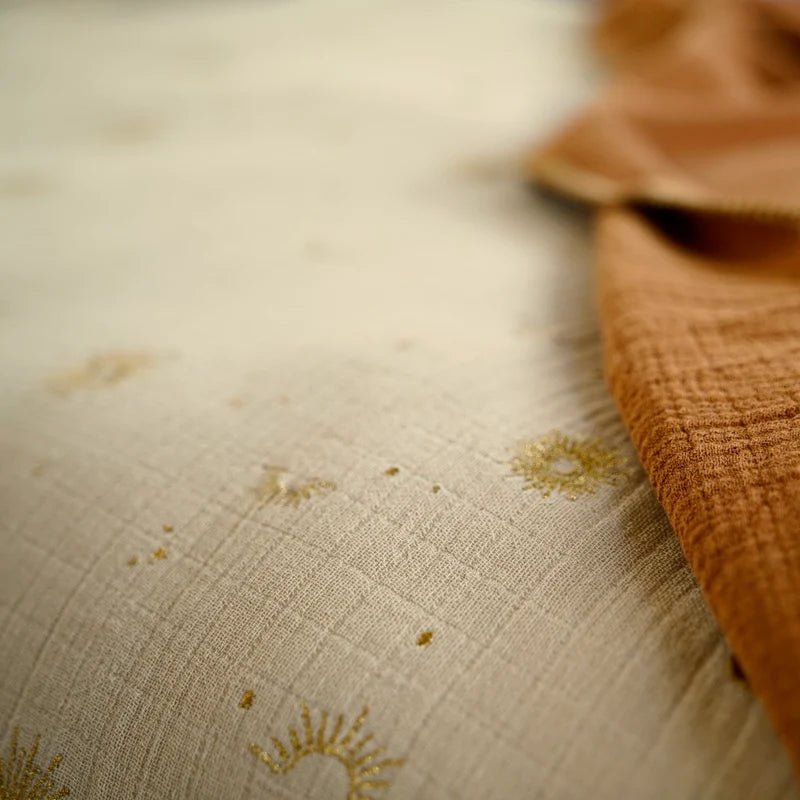 PARURE DE LIT GAZE DE COTON "BEIGE LIN MOTIF DORÉ" - Jacky and Family - Lili Margaret