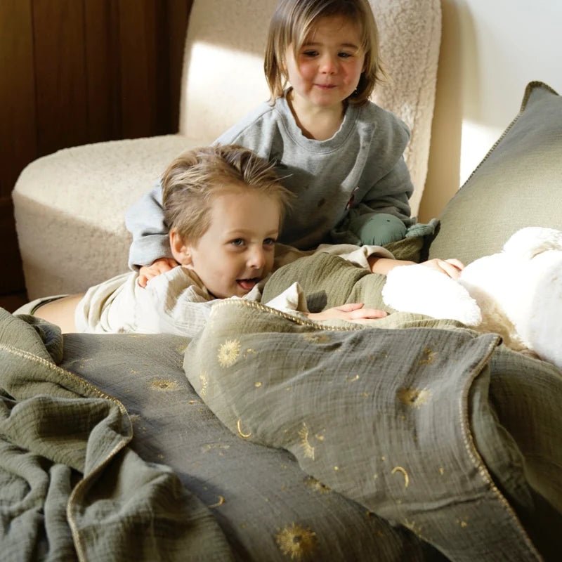 PARURE DE LIT GAZE DE COTON "VERT KAKI MOTIF DORÉ" - Jacky and Family - Lili Margaret