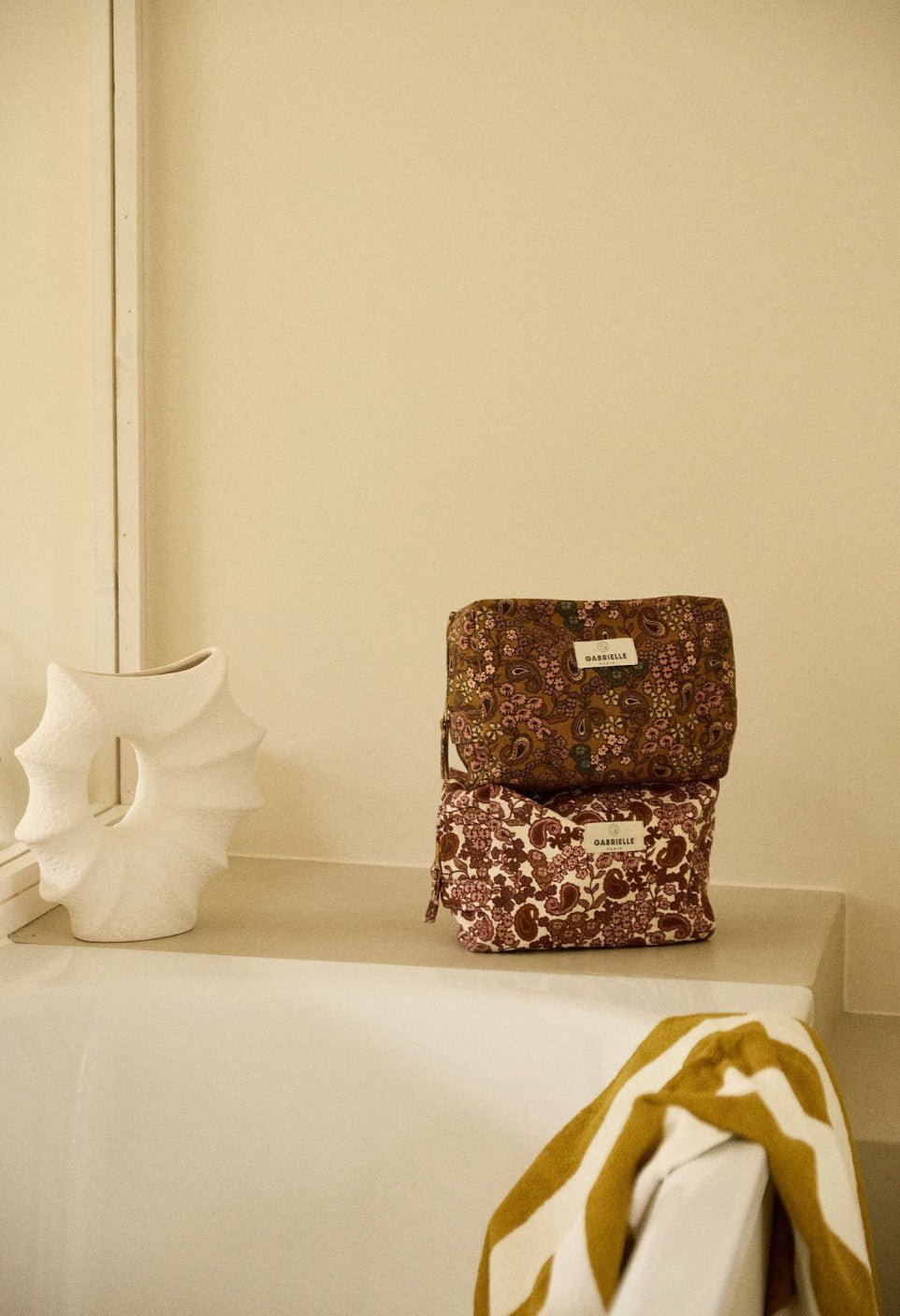 Trousse de toilette femme arabesque bordeaux en coton imperméable - Gabrielle Paris - Lili Margaret