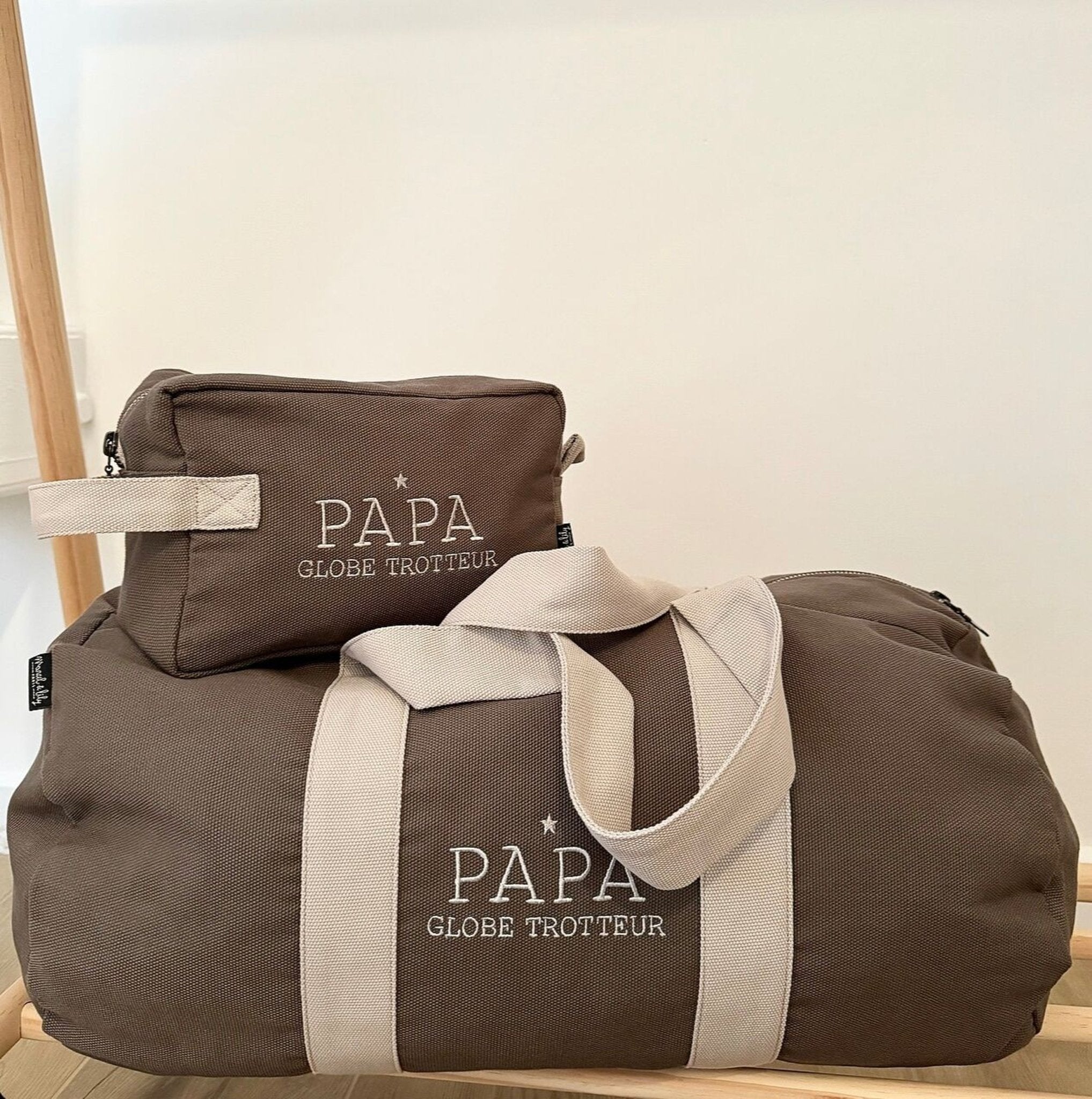 TROUSSE DE TOILETTE HOMME BRODÉE PAPA GLOBE TROTTEUR - Marcel et Lily - Lili Margaret