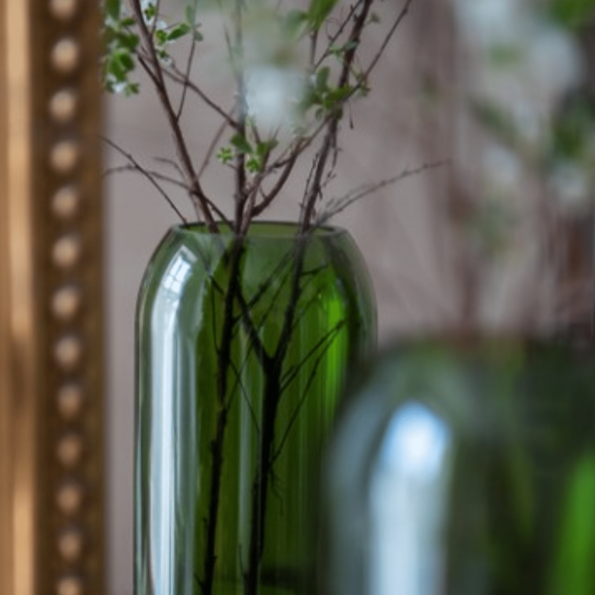 VASE DESIGN EN VERRE RECYCLÉ VERT - PLATES & Culotées - Lili Margaret