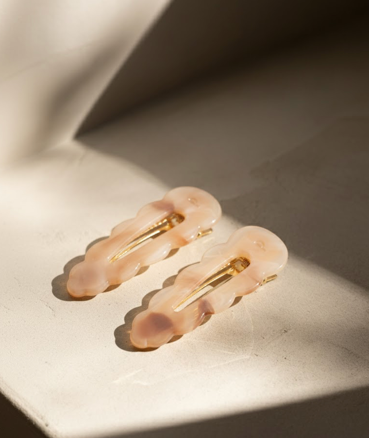 Paire de grandes barrettes Signature Montmartre – Peignée Paris – vue 4