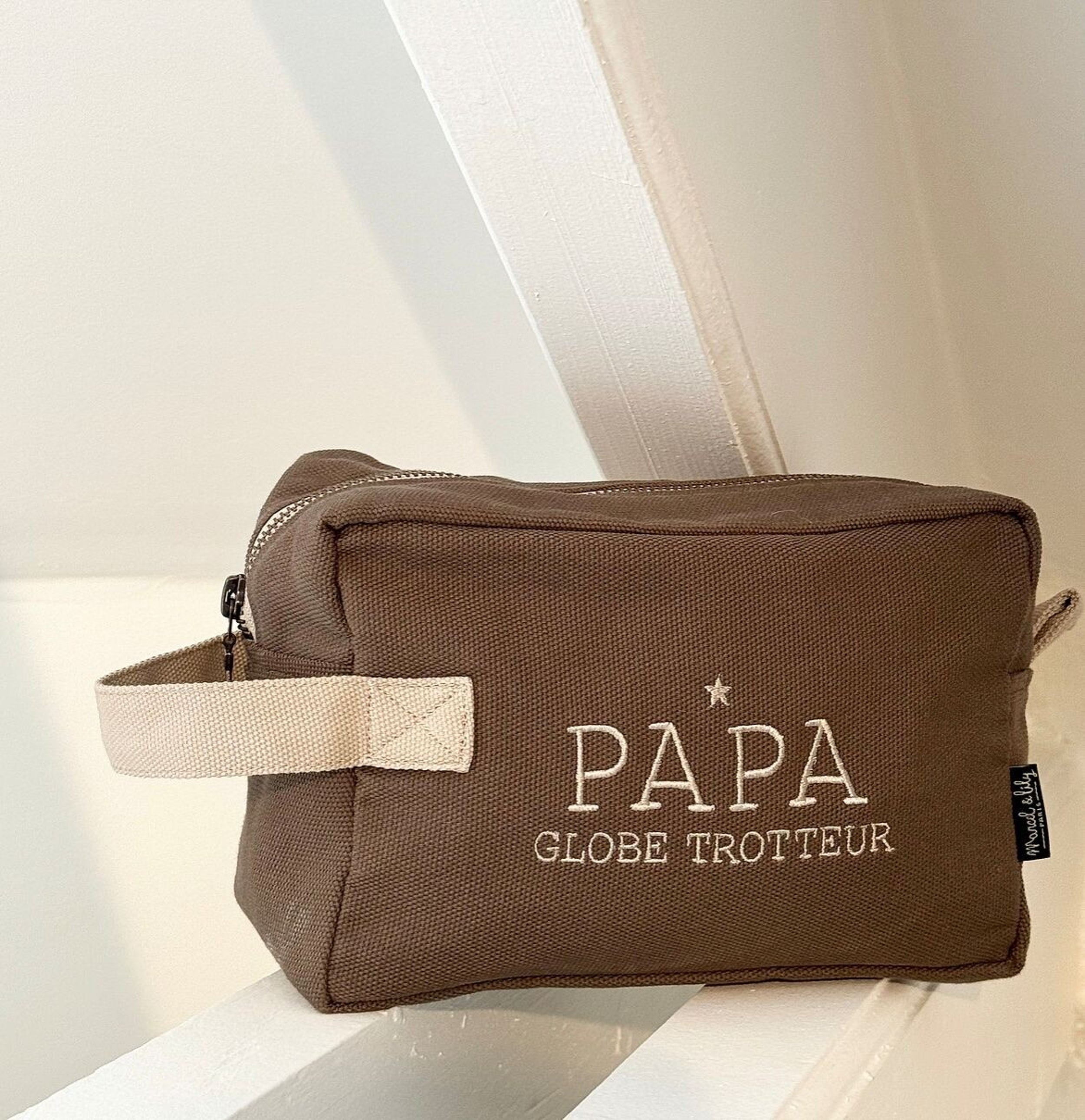 Grande Trousse De Toilette Brodée &quot;Papa Globe&quot; coloris Marron Glacé NaN