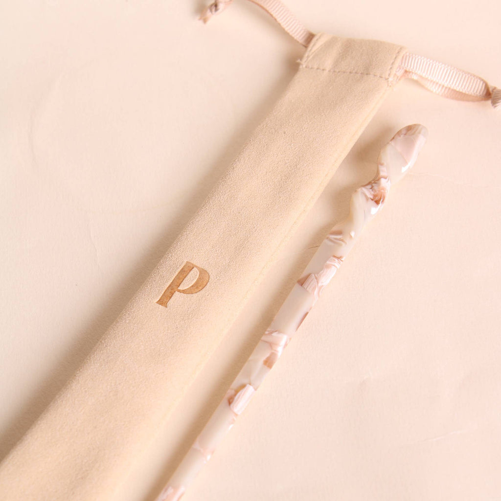 Pic à cheveux en acétate nougat – Peignée Paris – vue 3