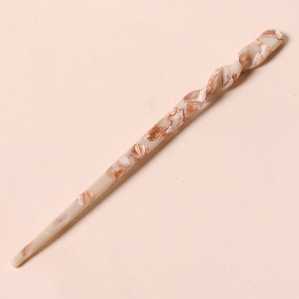 Pic à cheveux en acétate nougat – Peignée Paris – vue 2