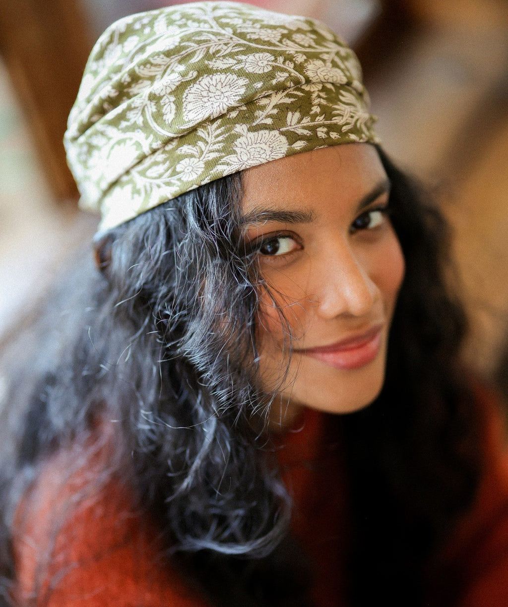 Foulard petit format Anjali Kaki en coton imprimé - vue 4