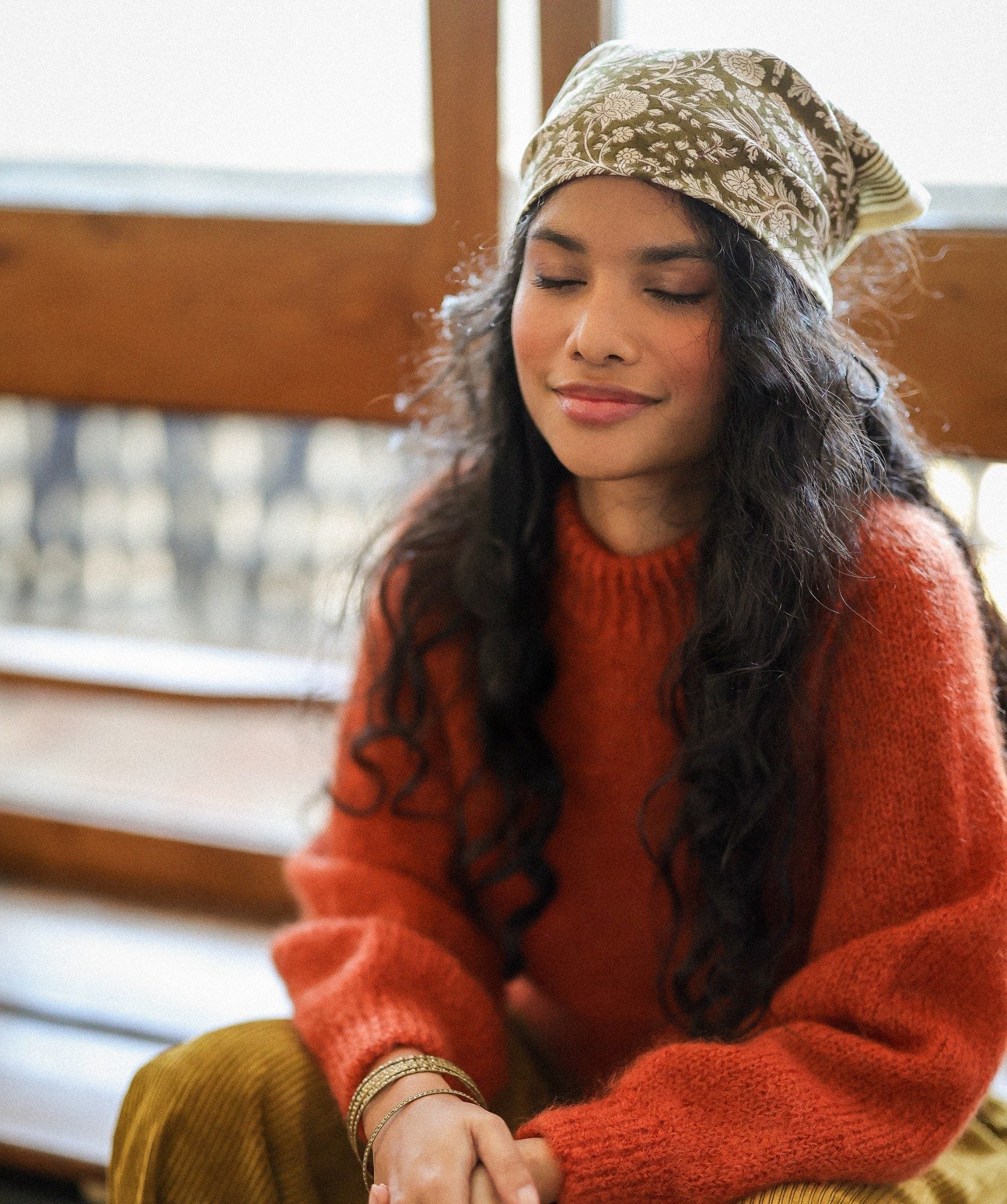 Foulard petit format Anjali Kaki en coton imprimé - vue 5