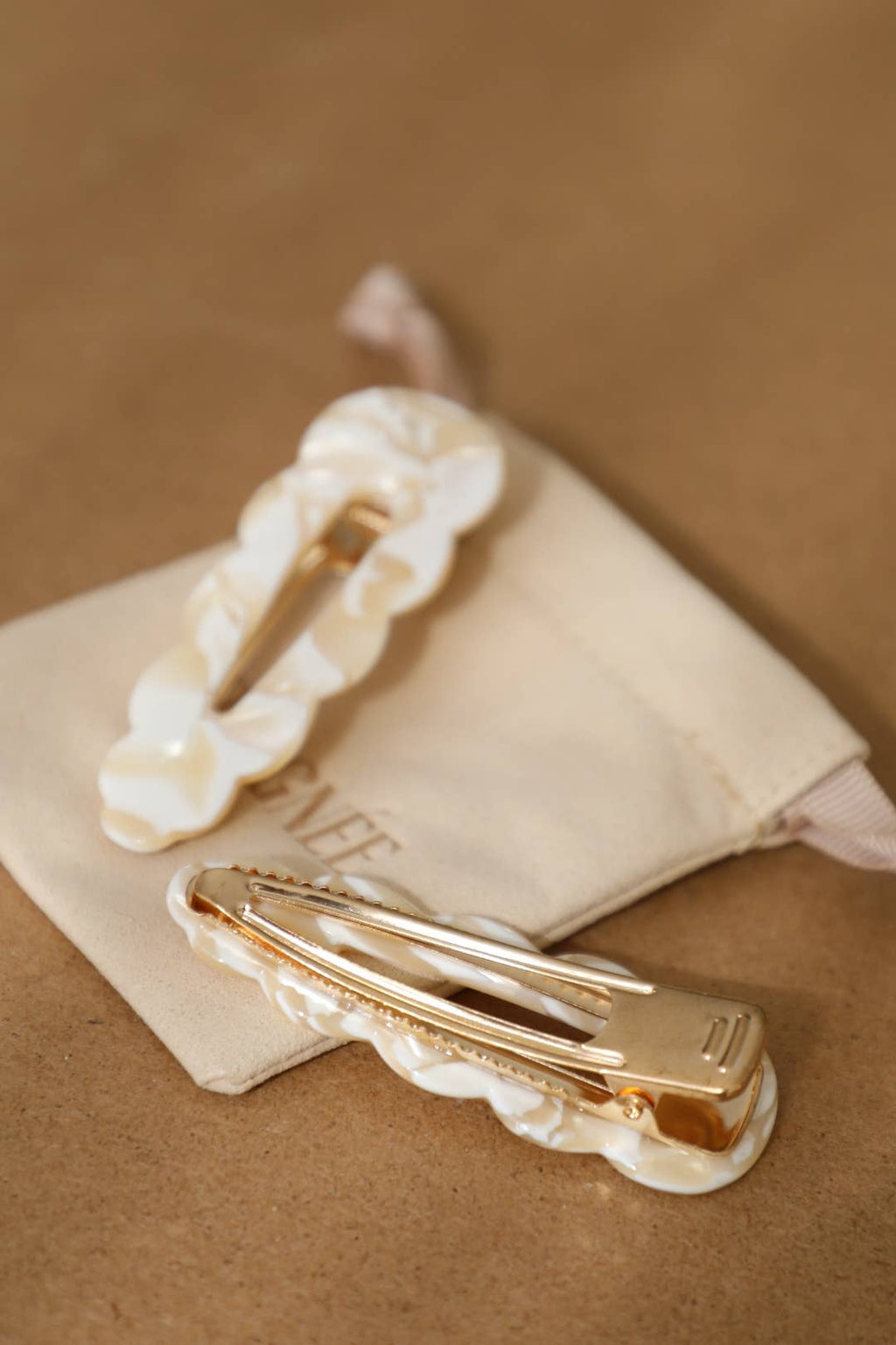 Paire de grandes barrettes Signature popcorn – Peignée Paris – vue 2