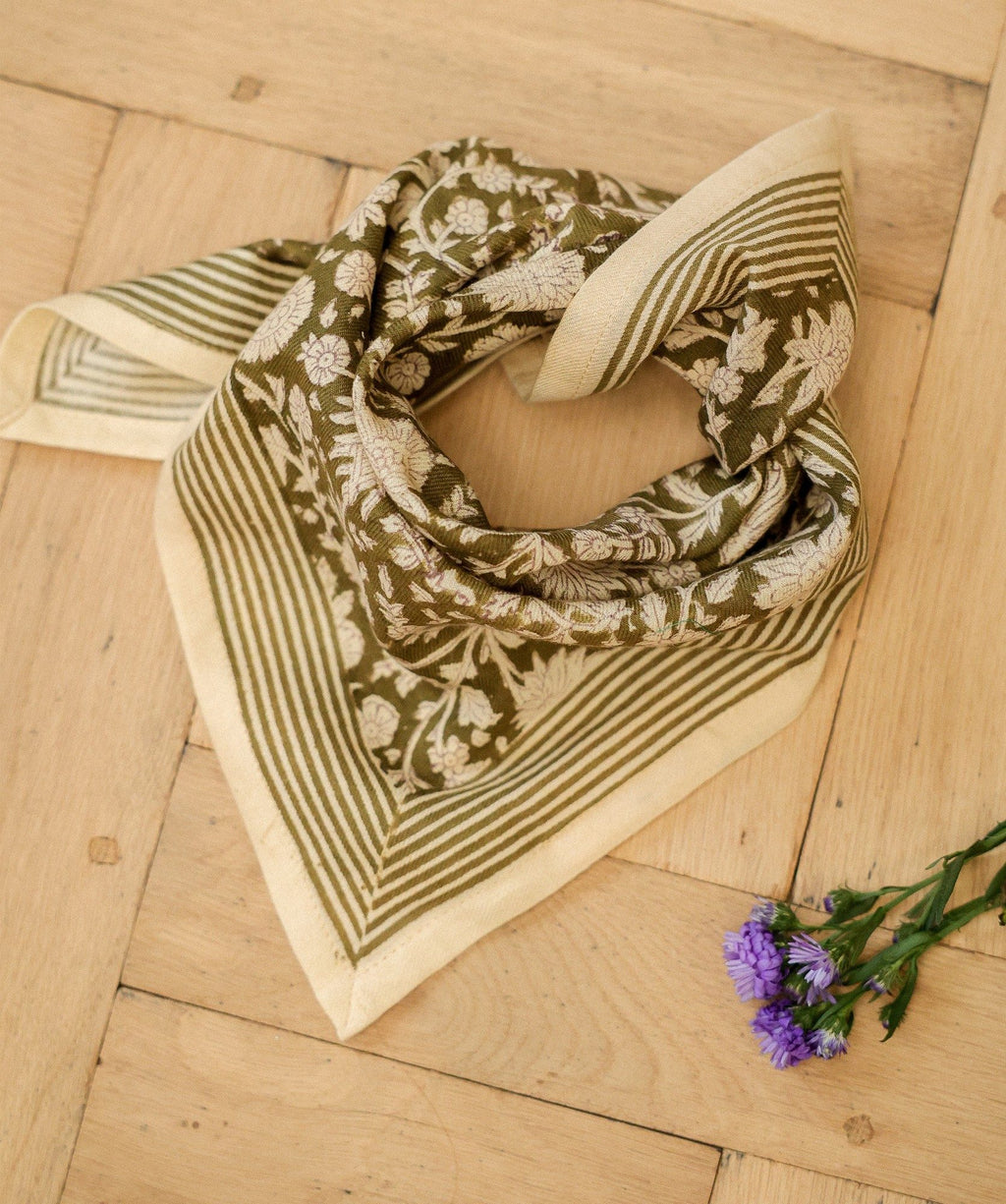 Foulard petit format Anjali Kaki en coton imprimé - vue 2