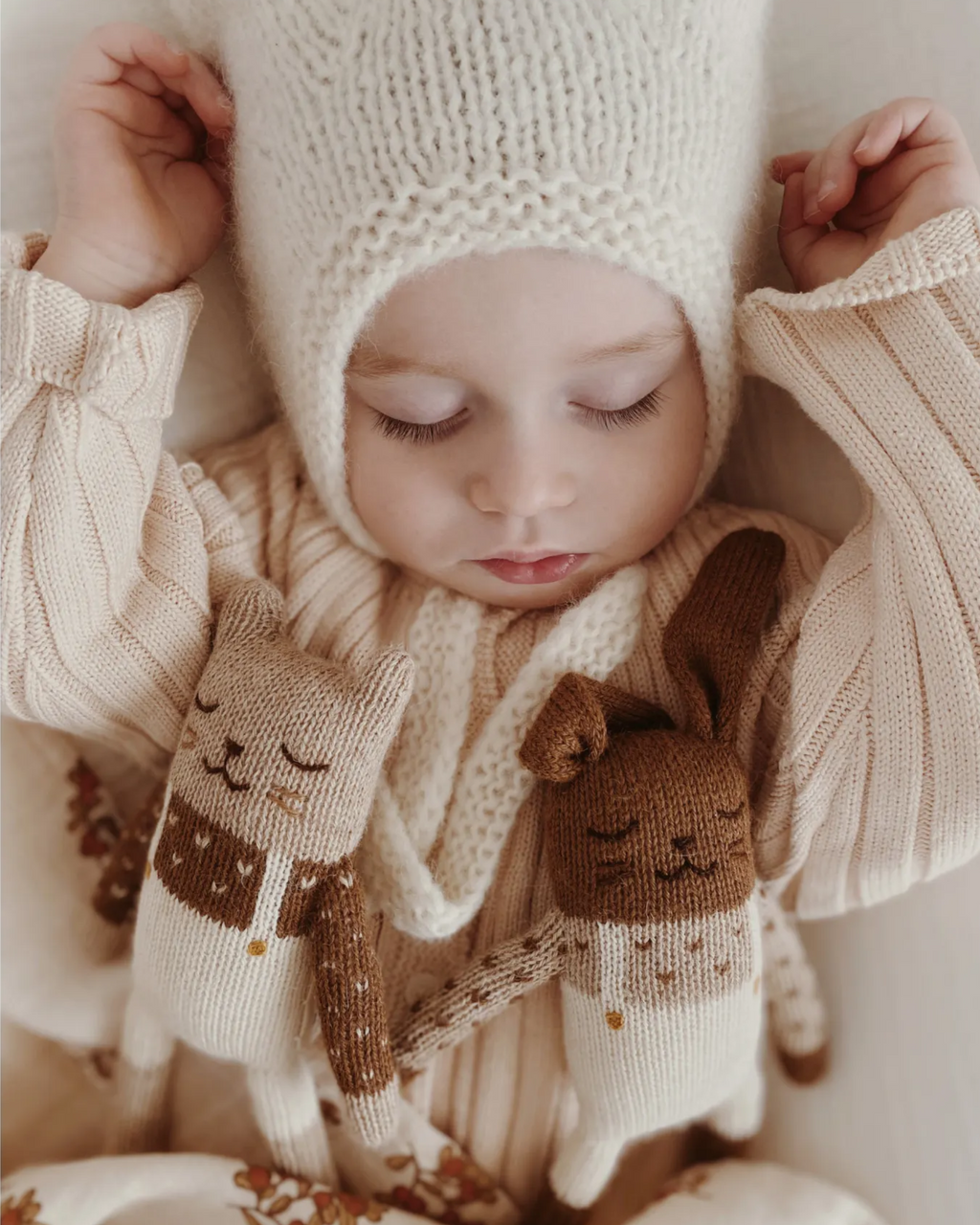 Doudou en laine fait main chaton salopette écrue