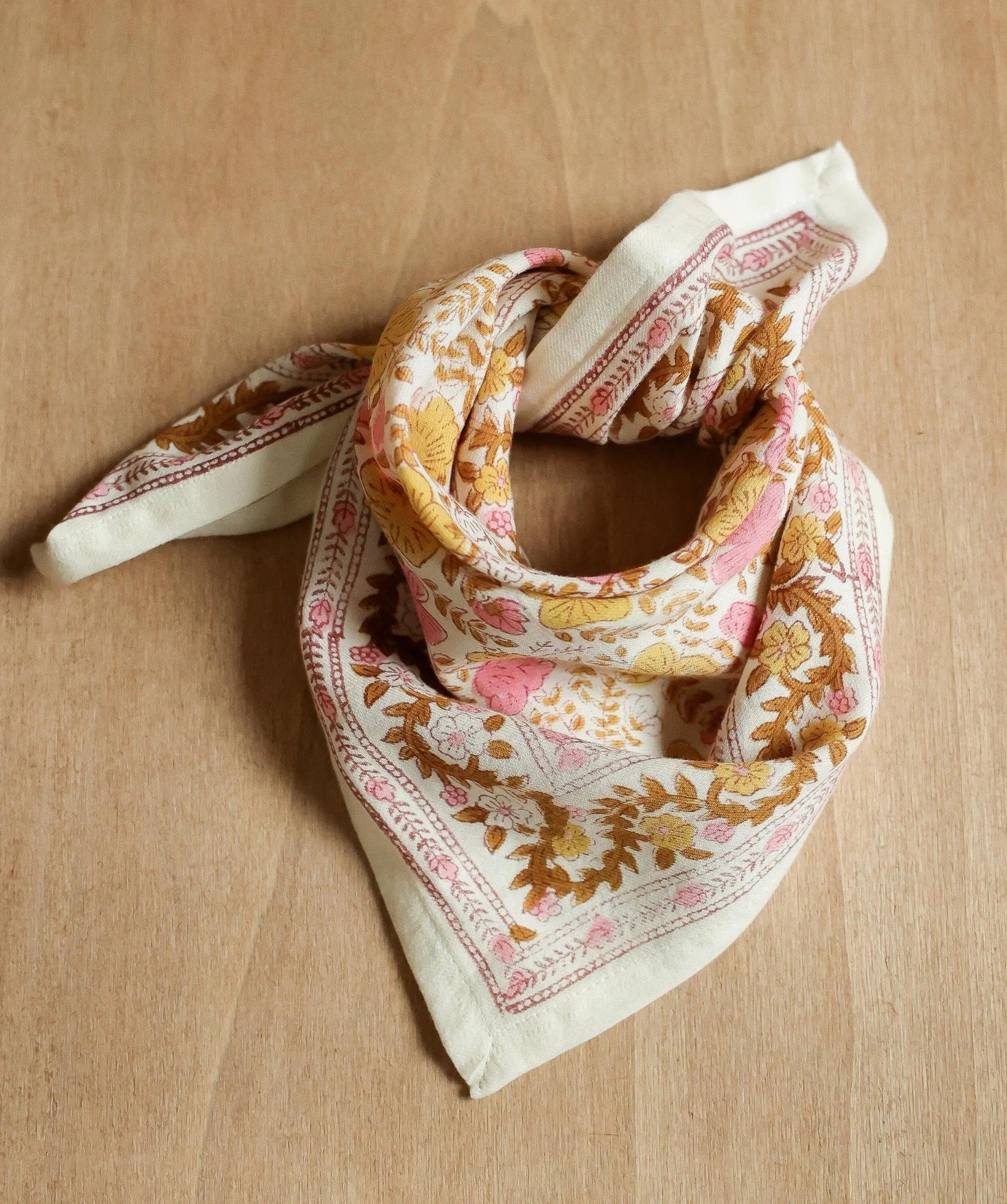 Foulard petit format Ellis Mimosa en coton block-print - vue 2