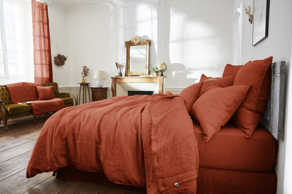 Drap-housse en lin lavé Soline Paprika - L’Effet Papillon - ambiance de la collection