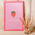 Affiche chambre enfant "fraises" girly rose - illustration fait main