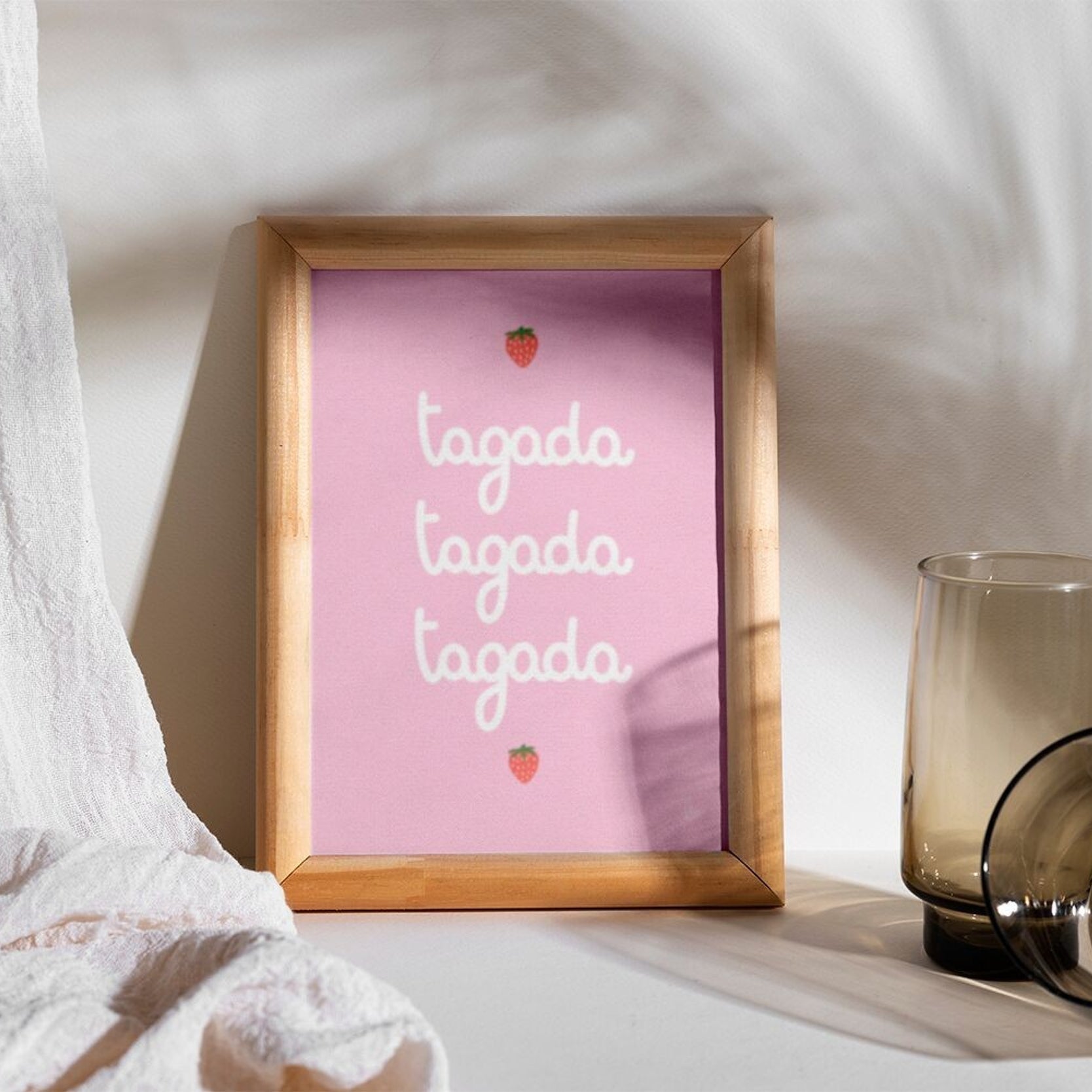 Affiche chambre enfant "fraises tagada" rose - illustration fait main