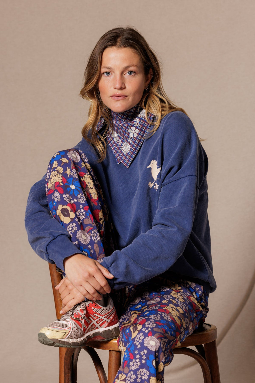 Petit foulard en coton brodé Fayara – Khadi Saphir – Apaches Collections – vue 4