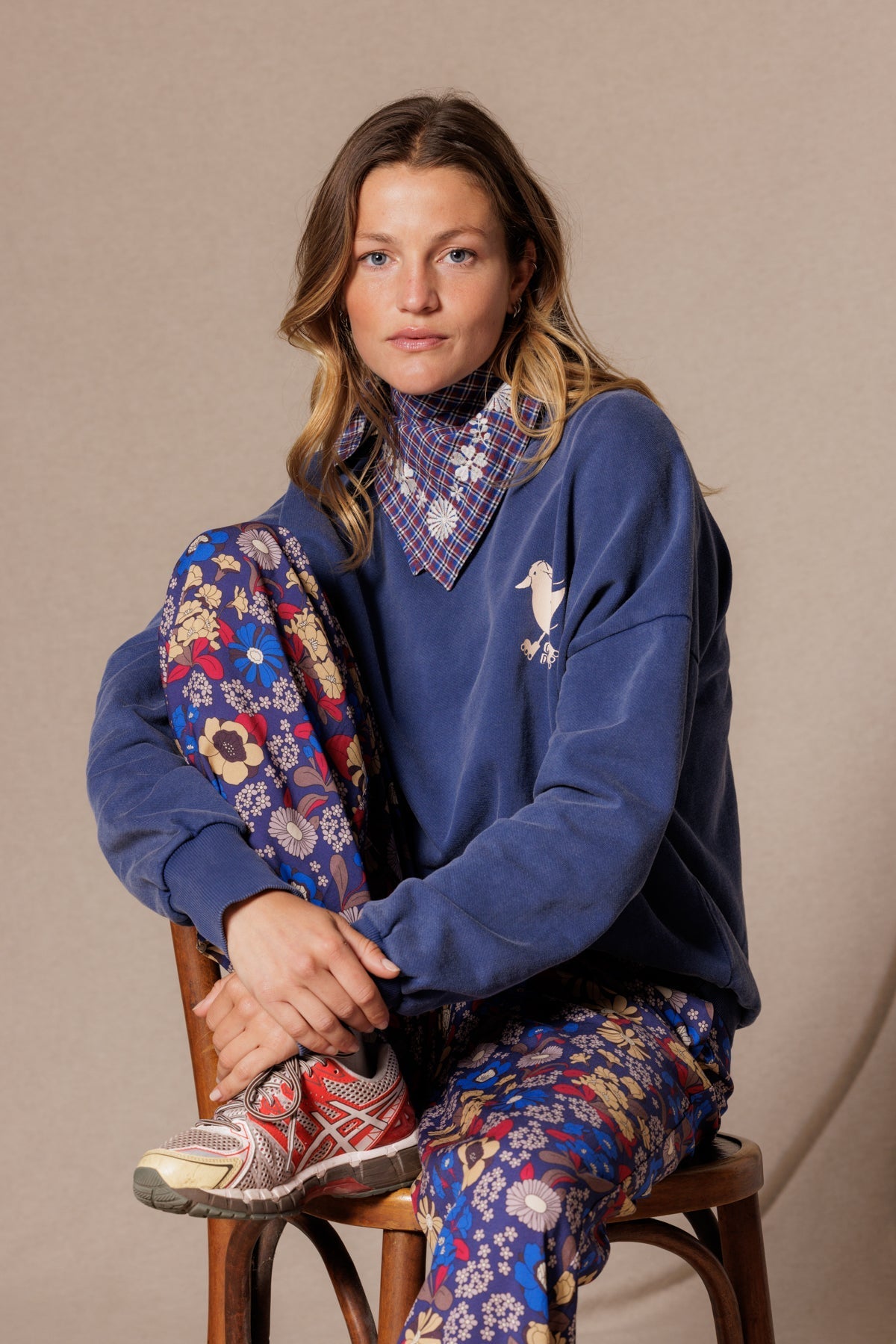 Petit foulard en coton brodé Fayara – Khadi Saphir – Apaches Collections – vue 4