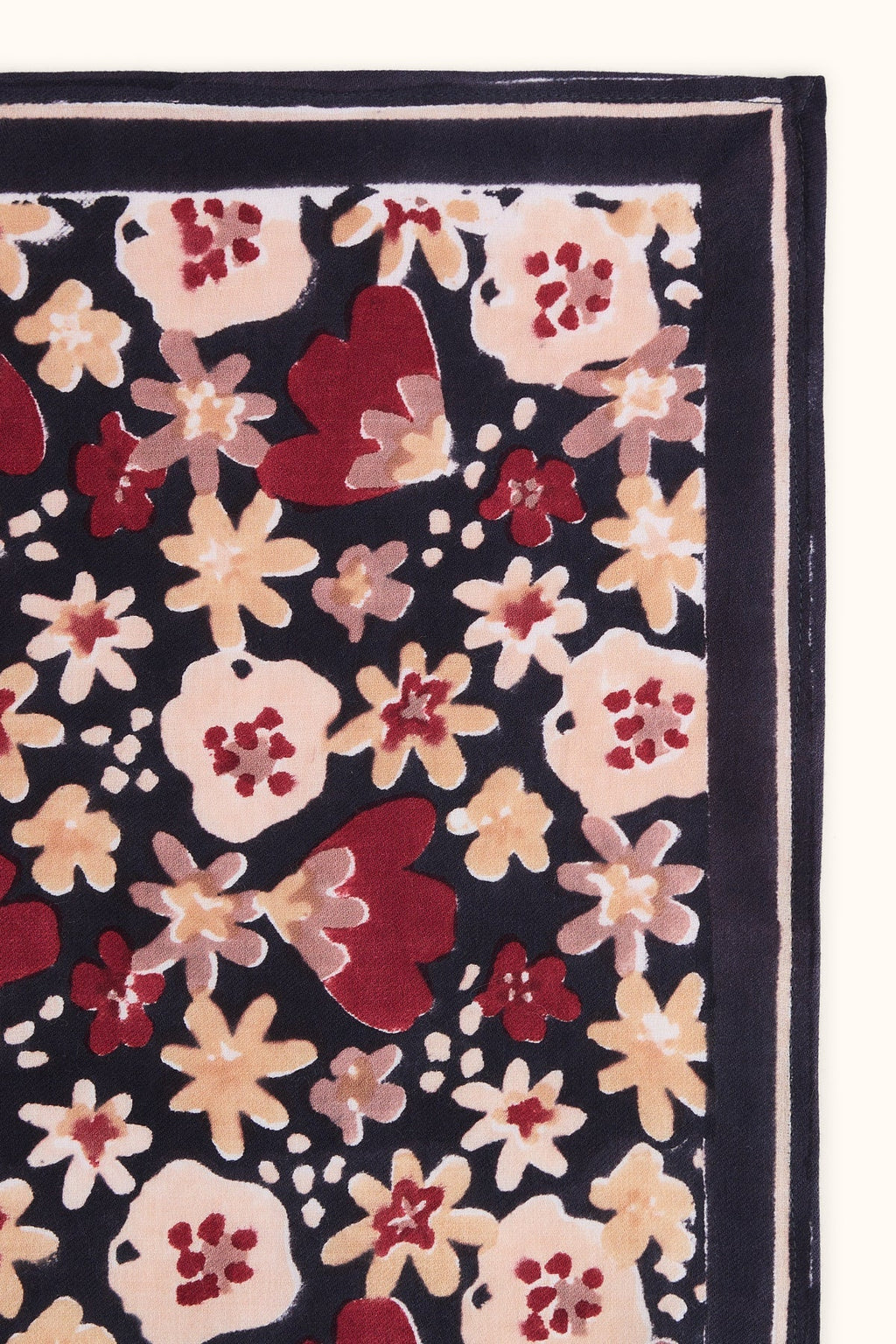 Petit foulard fleuri en coton Manika – Polly Coal – Apaches Collections – vue 3
