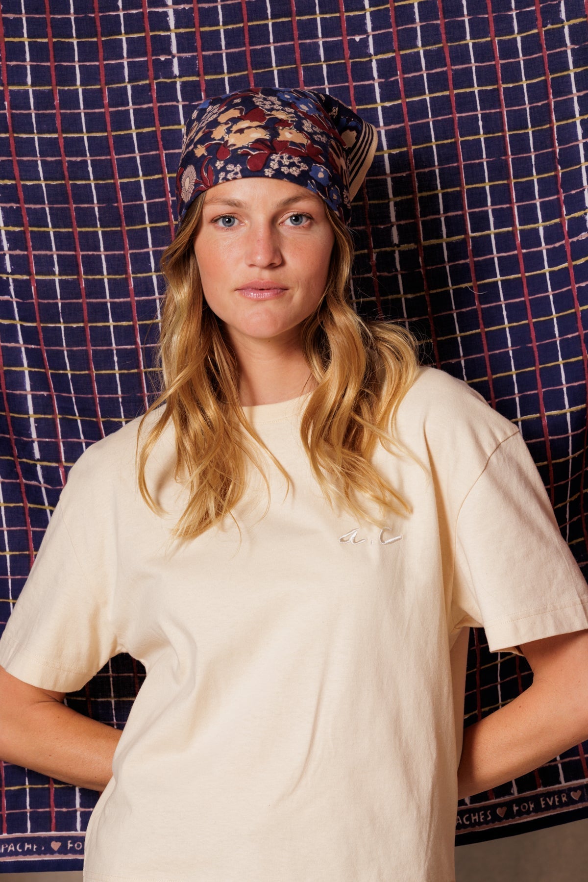 Petit foulard fleuri en coton Manika – September Indigo – Apaches Collections – vue 2