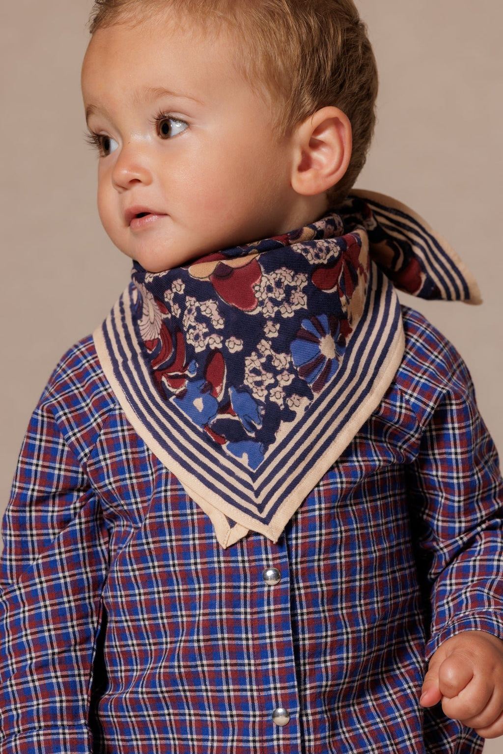 Petit foulard fleuri en coton Manika – September Indigo – Apaches Collections – vue 4
