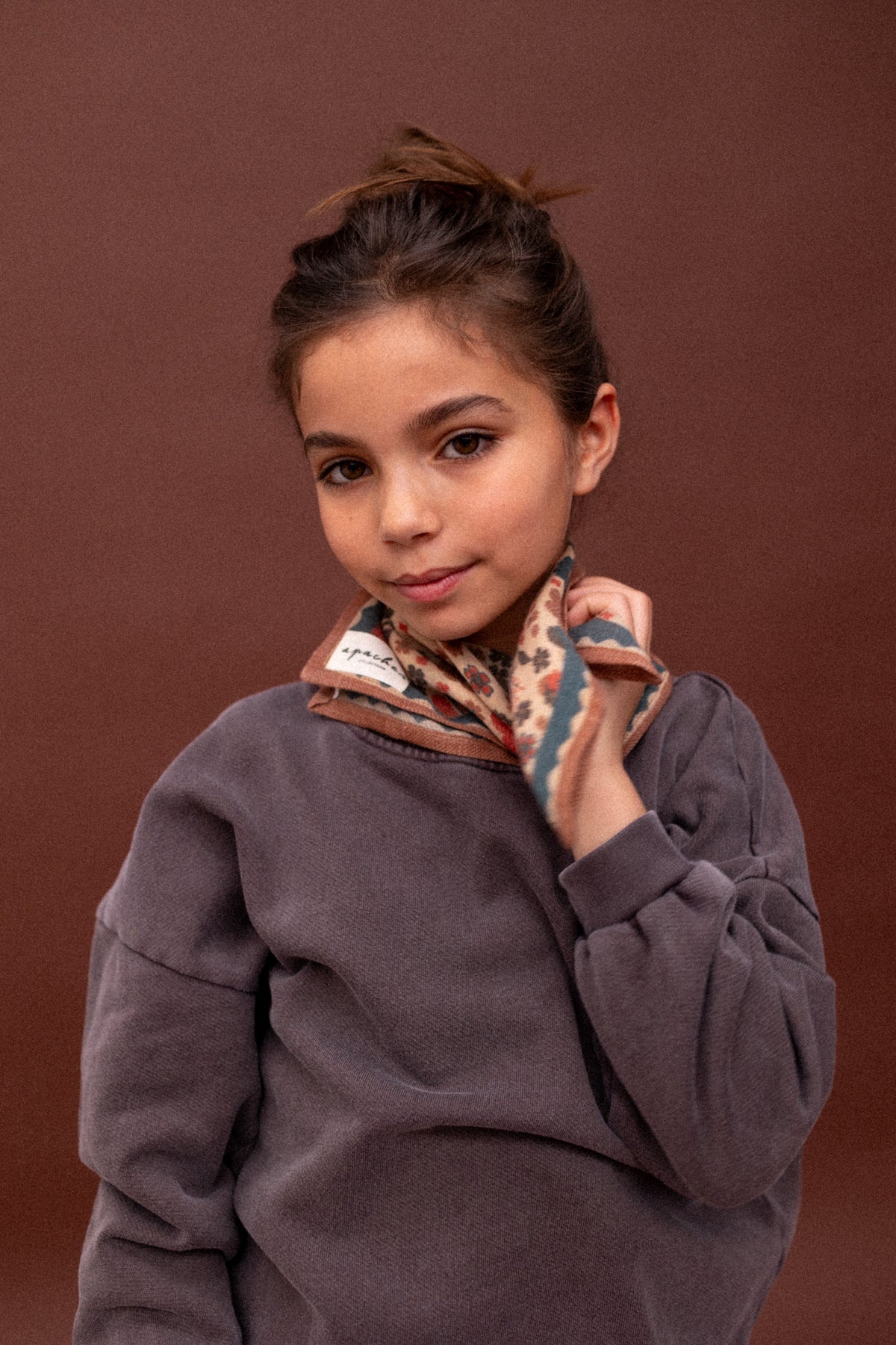 Petit foulard fleuri en laine Farzana – Bolero Macadamia – Apaches Collections – vue 4