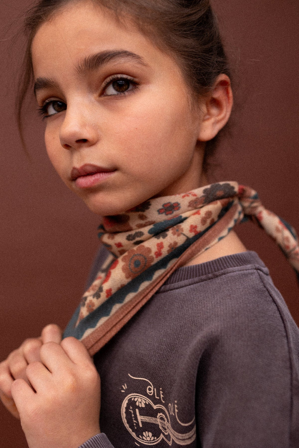 Petit foulard fleuri en laine Farzana – Bolero Macadamia – Apaches Collections – vue 2