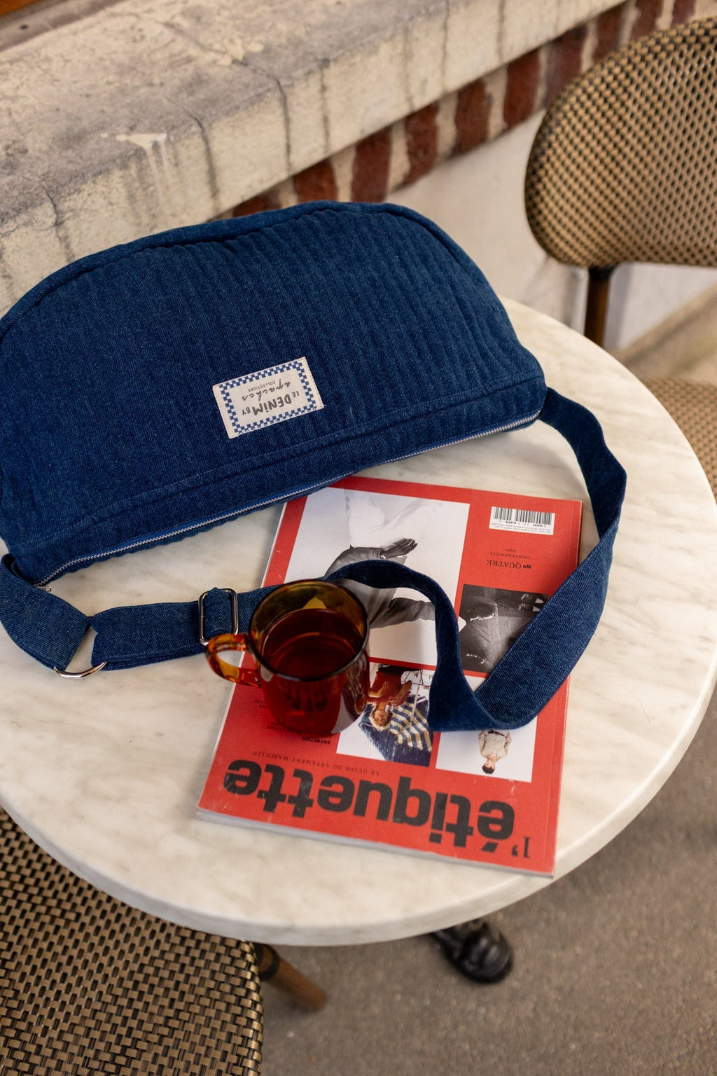 Sac banane demi-lune en denim Luni Shanti – Denim foncé Deep Marine – Apaches Collections – vue 2
