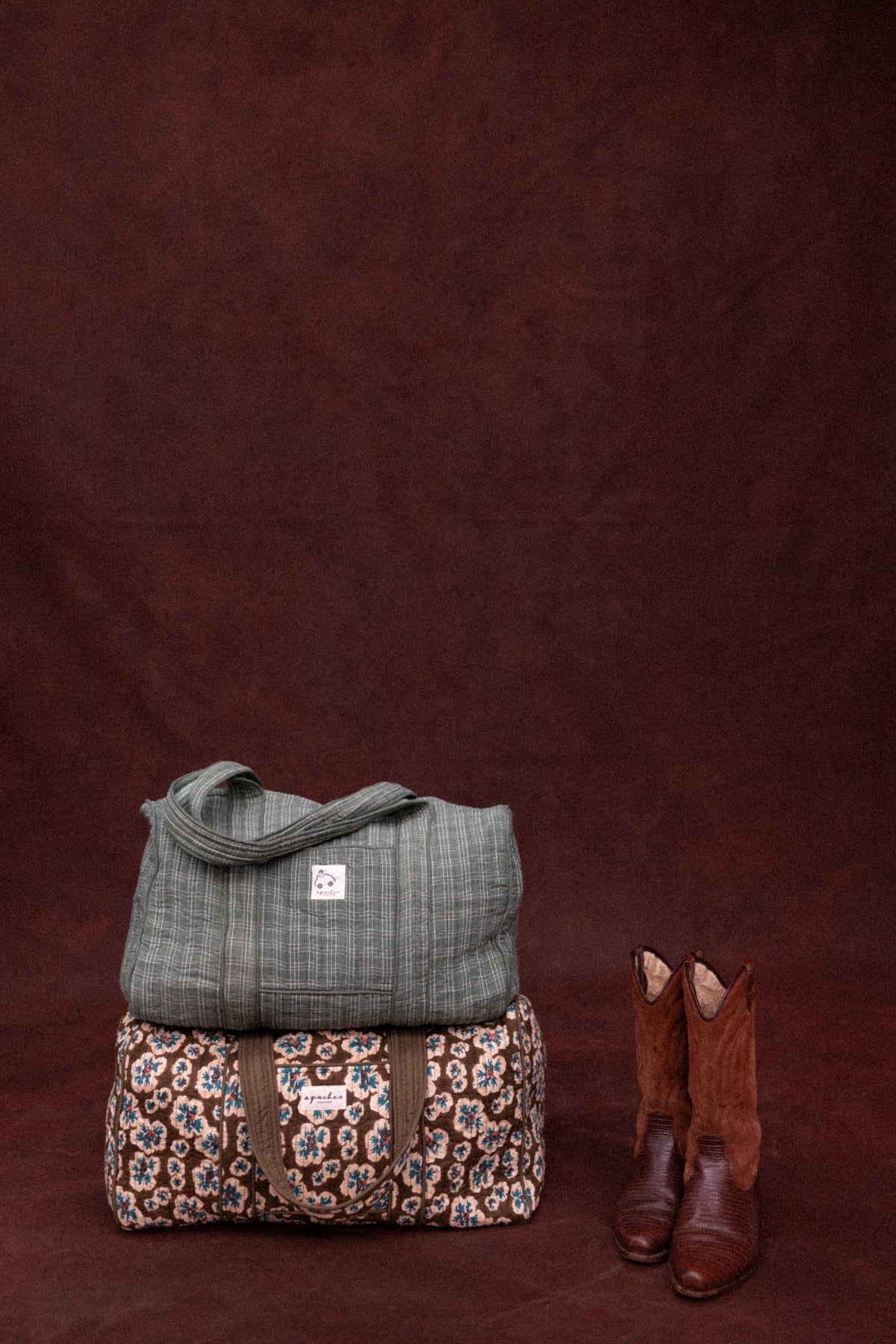 Sac week-end fleuri matelassé Buddha – Carmen Fougère – Apaches Collections – vue 2