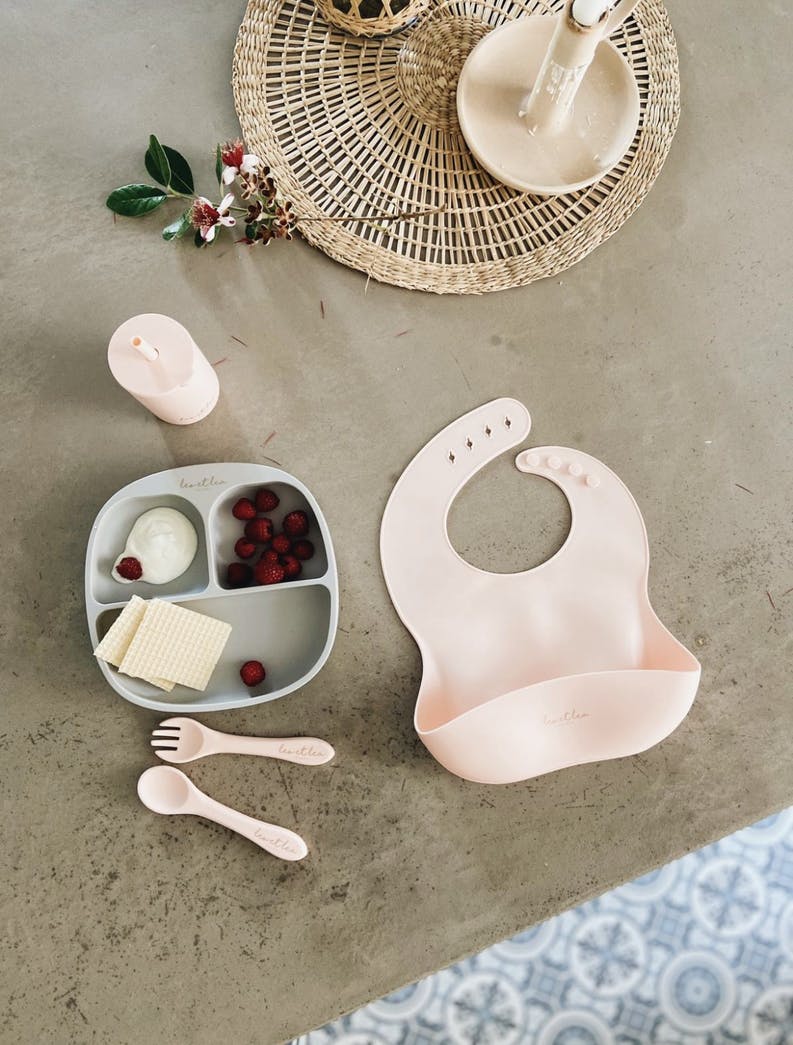Assiette compartimentée silicone enfant - light grey | leo et lea
