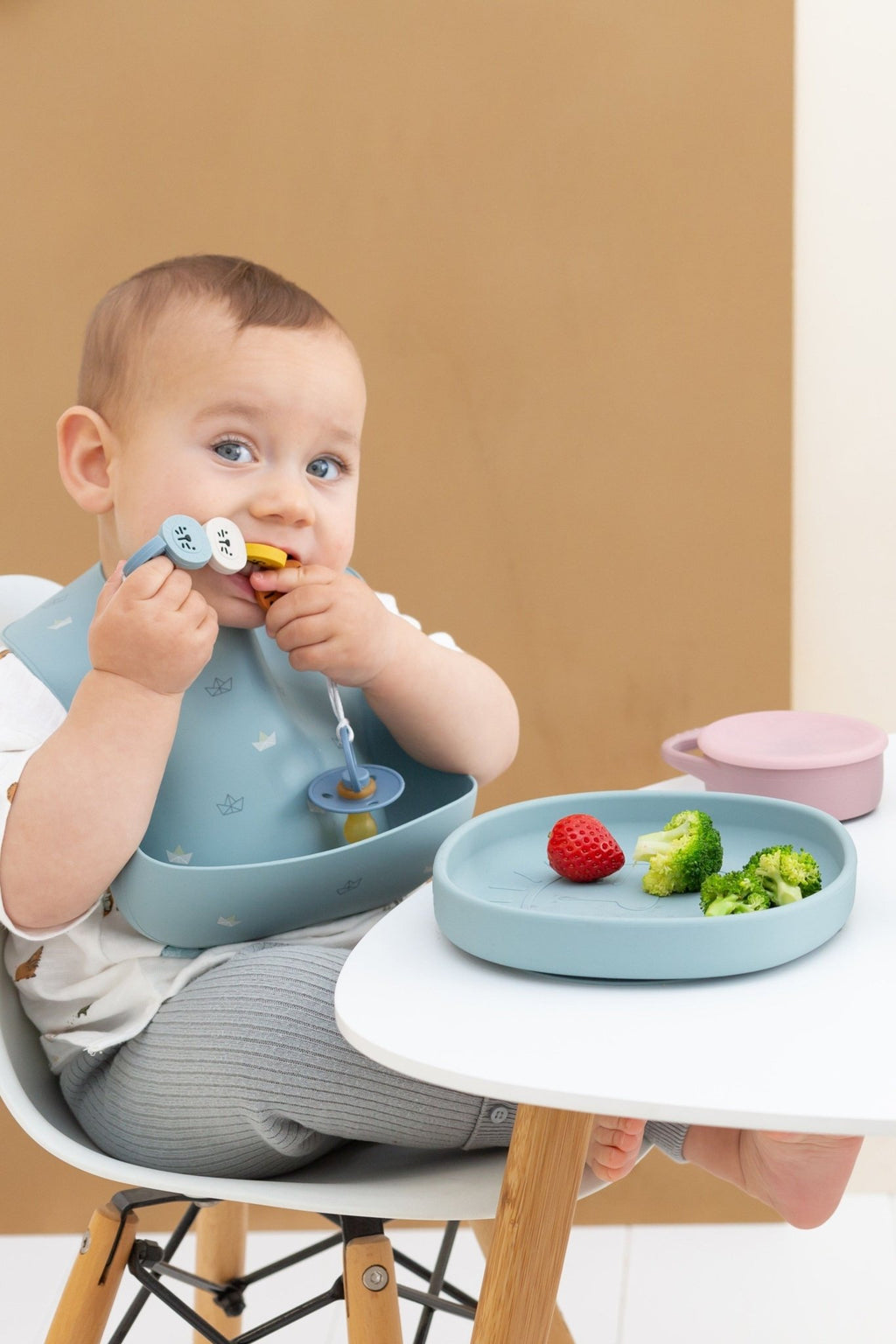 Assiette ventouse silicone bébé alfie le lion - the cotton cloud