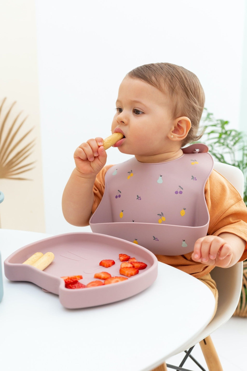 Assiette ventouse silicone bébé pippa le chat - the cotton cloud