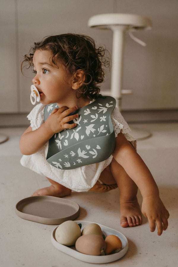 Bavoir silicone ajustable avec récupérateur pour bébé