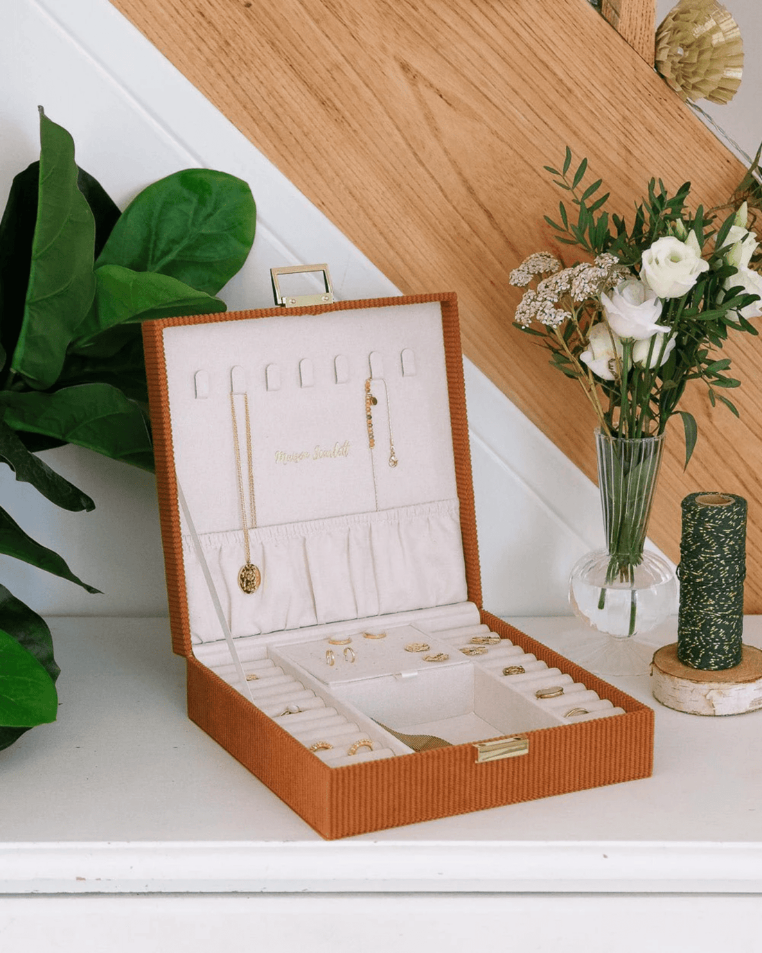 Boîte à bijoux en velours côtelé camel – Anne par Maison Scarlett - Lili Margaret