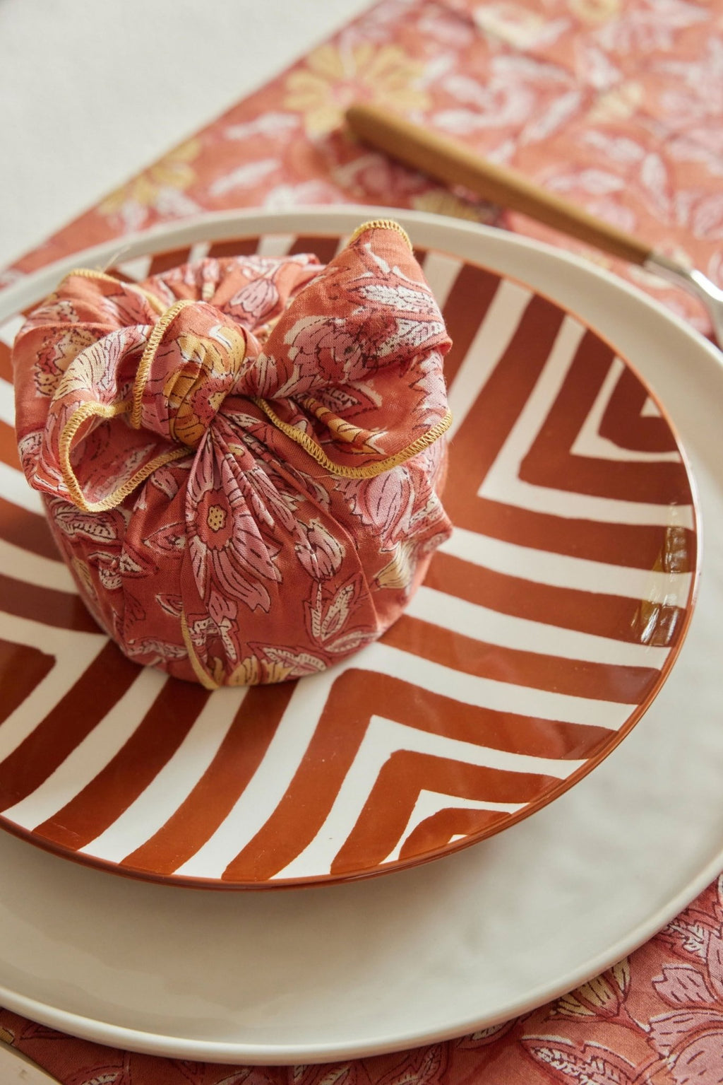 Nappe fleurie en coton block print Meera Auburn - Bonheur du Jour - vue 4