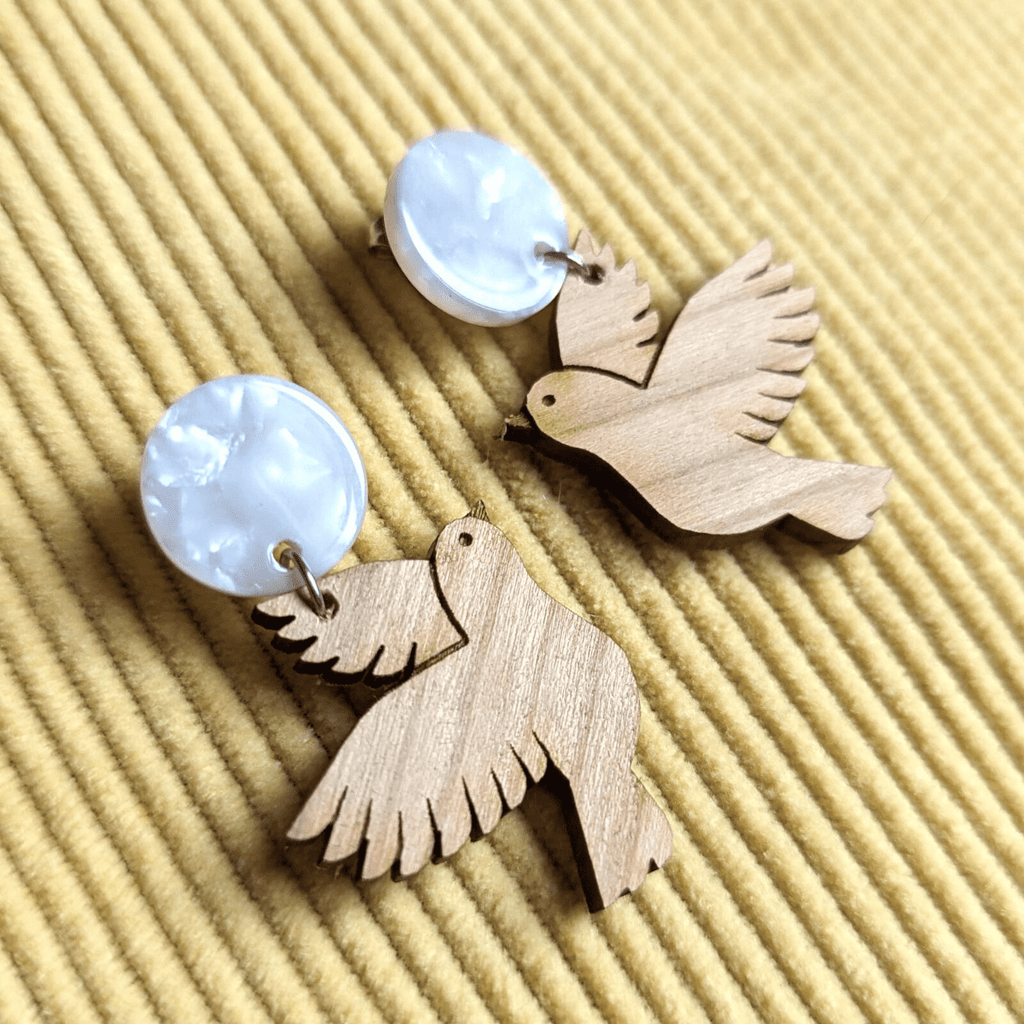 Boucles d'oreilles en bois artisanales oiseau - bewööd