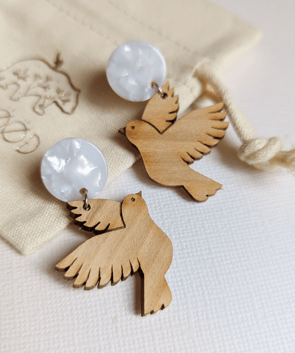 Boucles d'oreilles en bois artisanales oiseau - bewööd