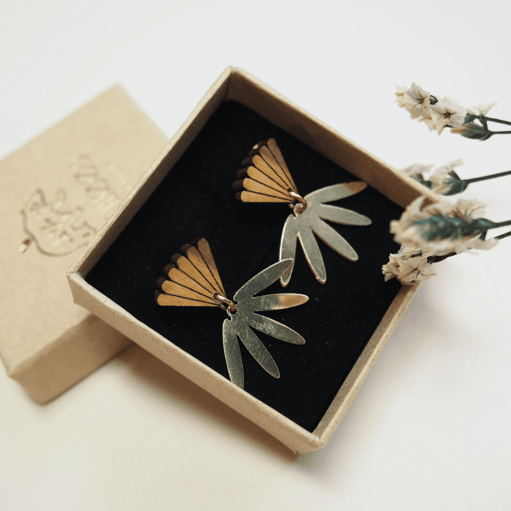 Boucles d'oreilles en bois fait main pétales - bewööd