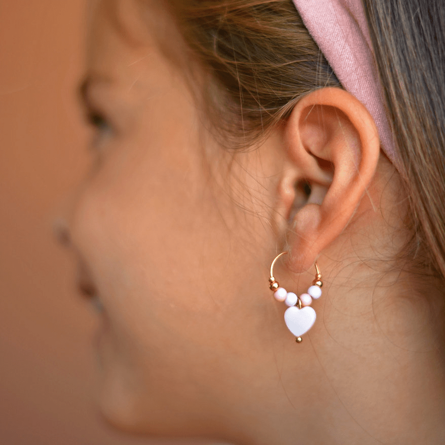 Boucles d'oreilles enfant nacre naturelle cœur rose les chanceuses