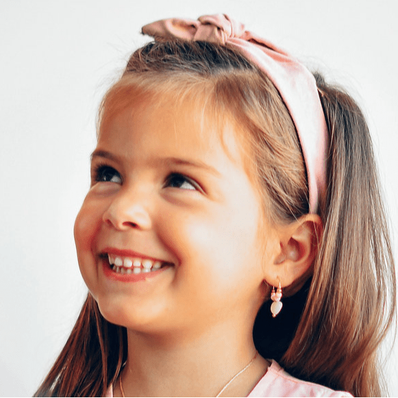 Boucles d'oreilles enfant nacre naturelle cœur rose les chanceuses - emma'bulle