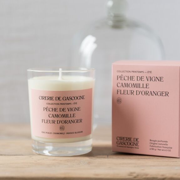 BOUGIE PARFUMÉE DE CRÉATEUR PÊCHE DE VIGNE/CAMOMILLE/FLEUR D&