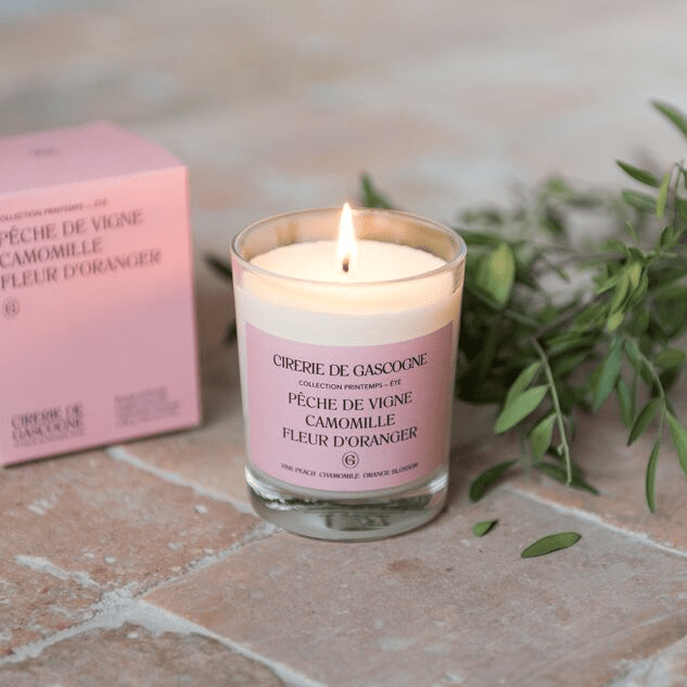BOUGIE PARFUMÉE DE CRÉATEUR PÊCHE DE VIGNE/CAMOMILLE/FLEUR D&